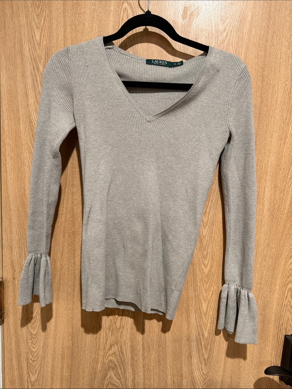 Lauren Ralph Lauren Light Gray V-Neck Ruffle-Cuff Ribbed Sweater